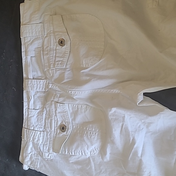 White Capri pants - Picture 3 of 3